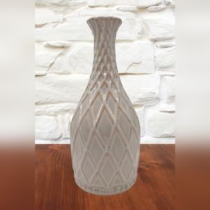 NEW 10.5 Inch Beige and Cream Latticework Ceramic Vase
